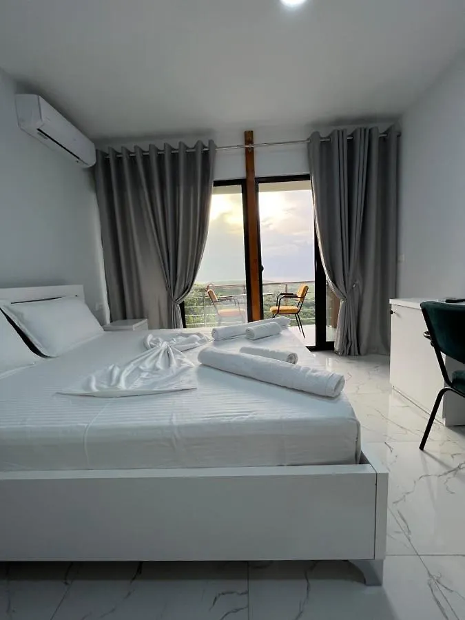 Restorant Hotel Xheni Draç 4*,  Albanien